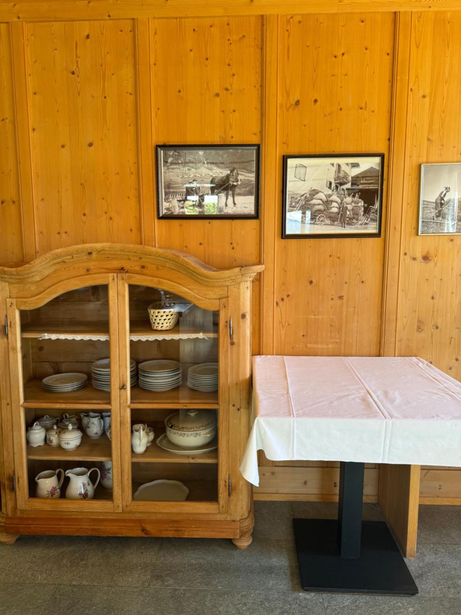 Ustreia Orta Panzió Lohn Kültér fotó